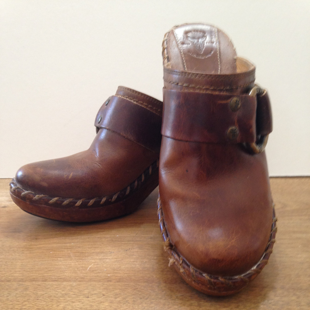 FRYE LEATHER CLOGS 6
